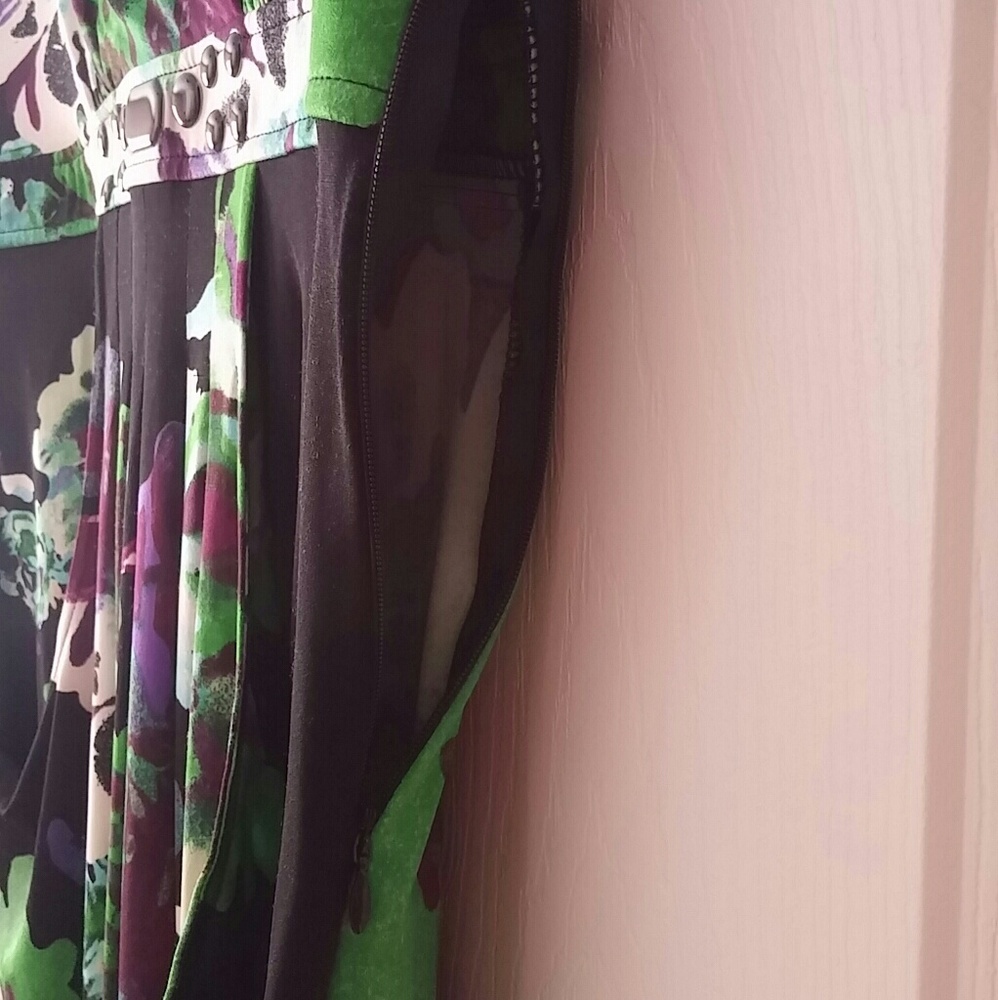 Dress - Picture 4 of 4
